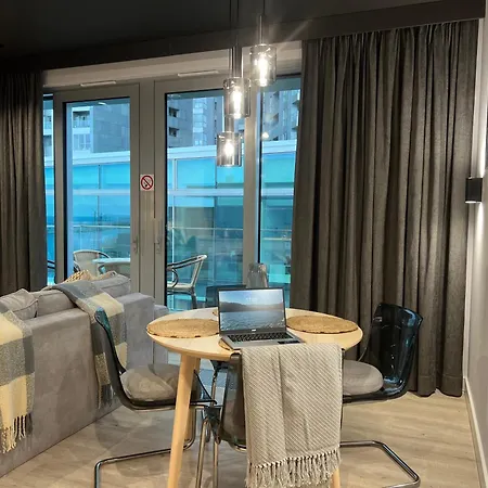 Modern Vero Yacht Park Apartment
